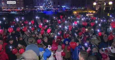 Polacy murem za Owsiakiem. Wiece poparcia dla dyrygenta orkiestry odbyły się w wielu polskich miastach