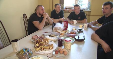 Wielkanocne śniadanie u strażaków ze Szczecina