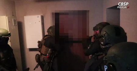 CBŚP w Katowicach zlikwidowało zbrojną grupę przestępczą. Zatrzymano pseudokibiców podejrzanych m.in. o przemyt narkotyków