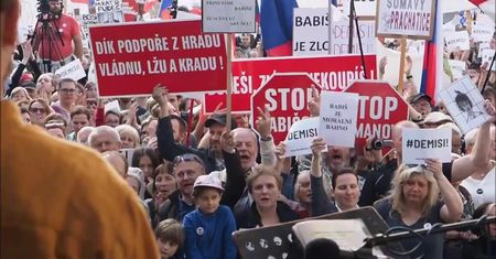 Dziesiątki tysięcy osób w Pradze domagało się dymisji premiera Andreja Babisza