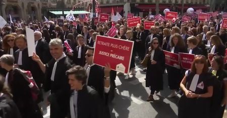 Prawnicy, lekarze, pielęgniarki i piloci na ulicach Paryża. Masowy protest przeciwko reformie emerytalnej