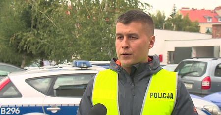 Psy “atakowały leżącego mężczyznę”. Policja bada przyczyny śmierci 64-latka z Jeleniej Góry