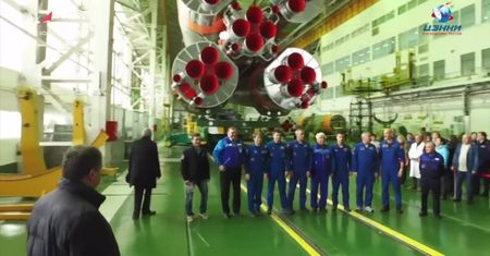 Oględziny rakiety Sojuz. Astronauci przygotowują się na kolejne misje na Międzynarodową Stację Kosmiczną