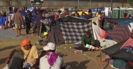 Nie ma porozumienia Meksyku z USA ws. karawany migrantów. Uchodźcy muszą czekać na azyl