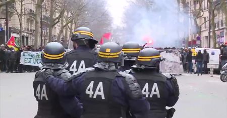 Agresywne protesty po zmianach prawa pracy we Francji
