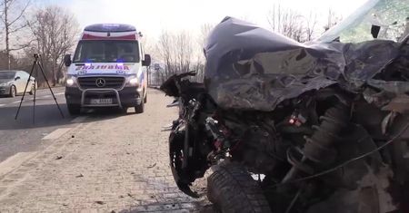 Wypadek pod Jelenią Górą. Zderzyły się trzy auta, pięć osób wymagało hospitalizacji