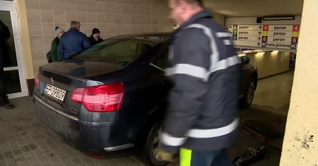 Kierowca pomylił przejście podziemne z parkingiem.