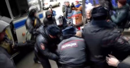 Aleksiej Nawalny zatrzymany w Moskwie. Policja w siedzibie jego fundacji