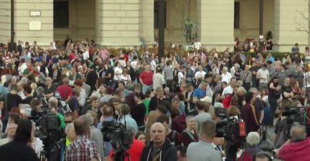 Kilkadziesiąt tysięcy ludzi na antyrządowej demonstracji w Budapeszcie