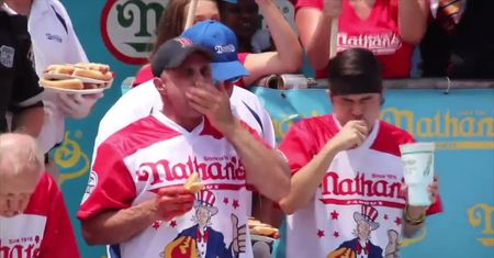 74 hot-dogi w dziesięć minut. 11-krotny mistrz ponownie okazał się najlepszy
