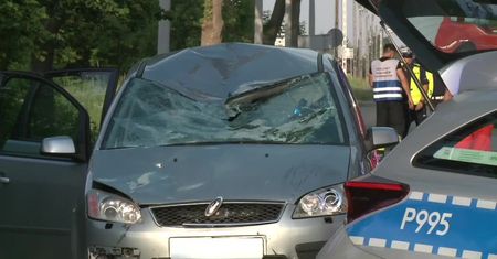 Tragiczny wypadek na drodze wyjazdowej z Częstochowy. Rowerzysta wjechał wprost pod nadjeżdżający samochód