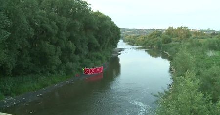 Dramat w Jaśle. Mężczyzna wskoczył do rzeki, aby pomóc topiącej się dziewczynce. Oboje utonęli