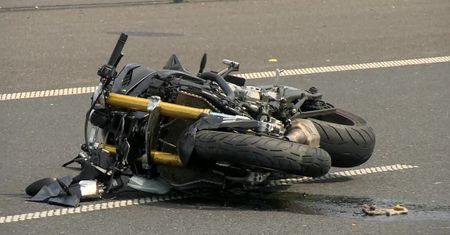 Wjechał w tył ciężarówki na A1. Motocyklista w ciężkim stanie