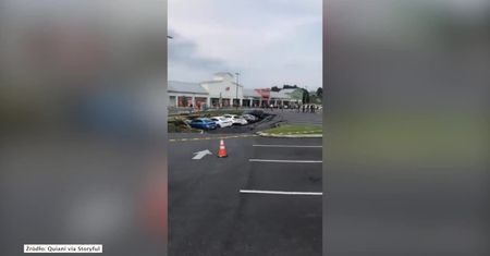 Zapadł się parking sklepowy w Pensylwanii. Kilka samochodów wpadło do dziury, w jednym z nich był kierowca