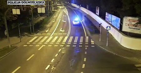 Zatrzymali za prędkość, potem eskortowali do szpitala. Na świat przyszła dziewczynka