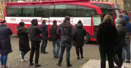 Ratował chorych na COVID-19, teraz sam walczy o życie. Potrzebna krew i szpik dla lekarza ze szczecińskiego szpitala