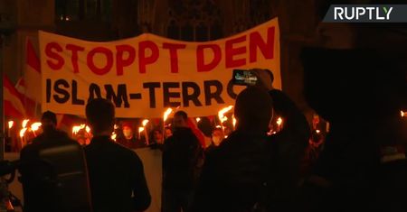 Skrajna prawica protestuje przeciwko islamskiemu ekstremizmowi po atakach w Wiedniu
