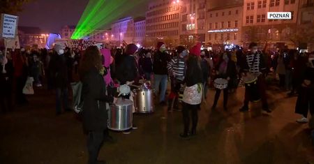 “Odwaga jest zaraźliwa”. Kolejny dzień protestów przeciwko zaostrzeniu prawa antyaborcyjnego