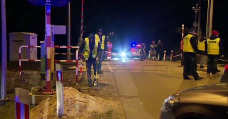 Tragiczny wypadek na przejeździe kolejowym na Mazowszu. Zginął ojciec z 8-letnim synem