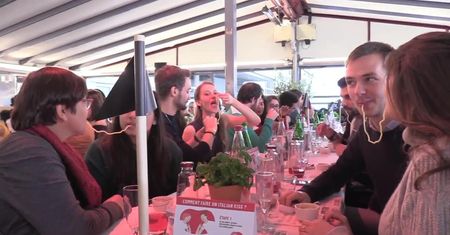 Pocałunki ze spaghetti. Walentynkowy rekord Guinnessa w Paryżu