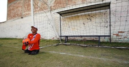 Bramkarz bez nóg i ręki wzorem dla kolegów