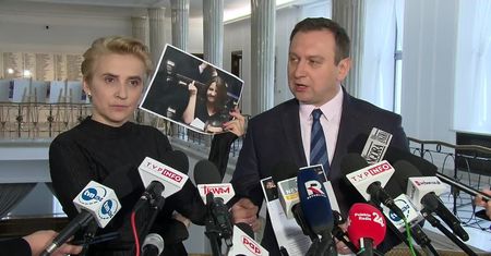 Lewica zarzuca PiS, że przeszukanie w mieszkaniu M. Banasia ma odwrócić uwagę od gestu J. Lichockiej