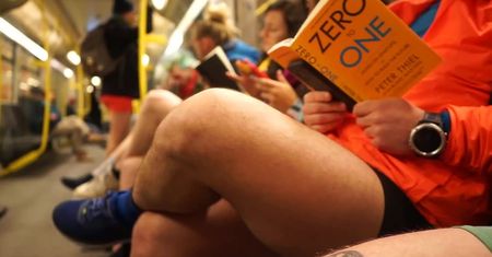 Dzień bez spodni w berlińskim metrze. Happening dla poprawy humoru mieszkańców