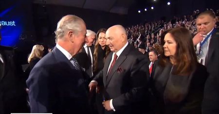 Media: Książę Karol zignorował wiceprezydenta USA. Biały Dom zaprzecza