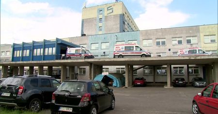 Ognisko koronawirusa w szpitalu w Sieradzu. Chorzy przetransportowani do placówki jednoimiennej