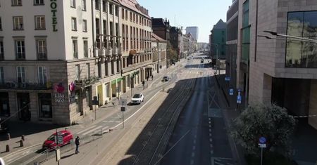 Mniej jeździmy, taniej tankujemy. Kierowcy oszczędzają w czasach koronawirusa