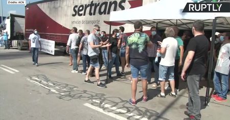 Palenie opon i blokada drogi. Pracownicy Nissana protestowali przeciwko zamknięciu fabryki w Barcelonie