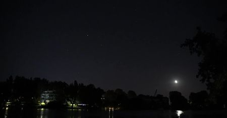 Noc Perseidów nad Berlinem. Spadające gwiazdy rozświetliły nocne niebo