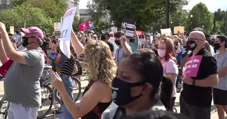 Protesty przeciwko sędzi nominowanej przez D. Trumpa do Sądu Najwyższego USA