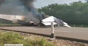 Meksyk: Samolot, którym miały być przemycane narkotyki, wylądował na autostradzie. Maszyna stanęła w płomieniach