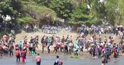 Meksyk powiedział migrantom “nie” i zamknął most. Karawana przeszła rzeką