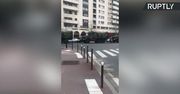 Wojskowe ciężarówki na przedmieściach Paryża. Francja “zamknięta” na dwa tygodnie
