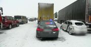Karambol na A1. Ranni i kilkanaście rozbitych samochodów
