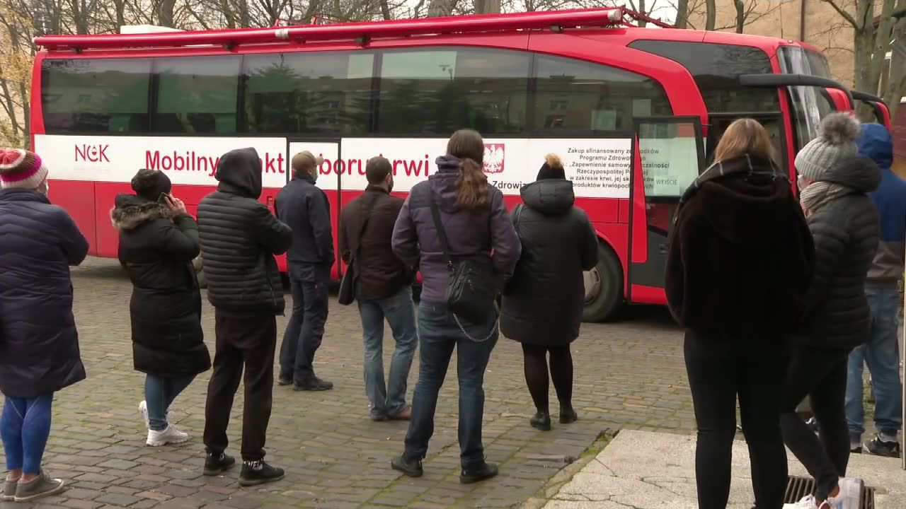 Ratował chorych na COVID-19, teraz sam walczy o życie. Potrzebna krew i szpik dla lekarza ze szczecińskiego szpitala