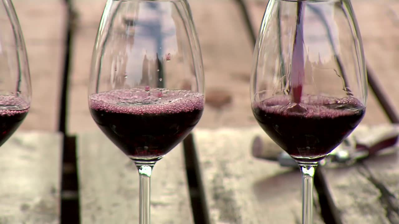 5 sposobów na kaca. Co może pomóc, gdy przesadzimy z alkoholem?