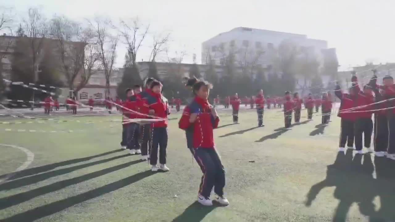 Szkoła podstawowa w Hohhot wprowadziła obowiązkowe zajęcia ze skakania na skakance w przerwie między lekcjami