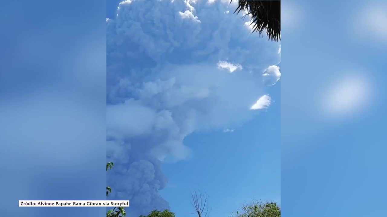 Erupcja wulkanu na indonezyjskiej wyspie. Tysiące osób szukało schronienia