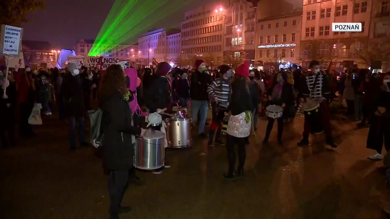 “Odwaga jest zaraźliwa”. Kolejny dzień protestów przeciwko zaostrzeniu prawa antyaborcyjnego