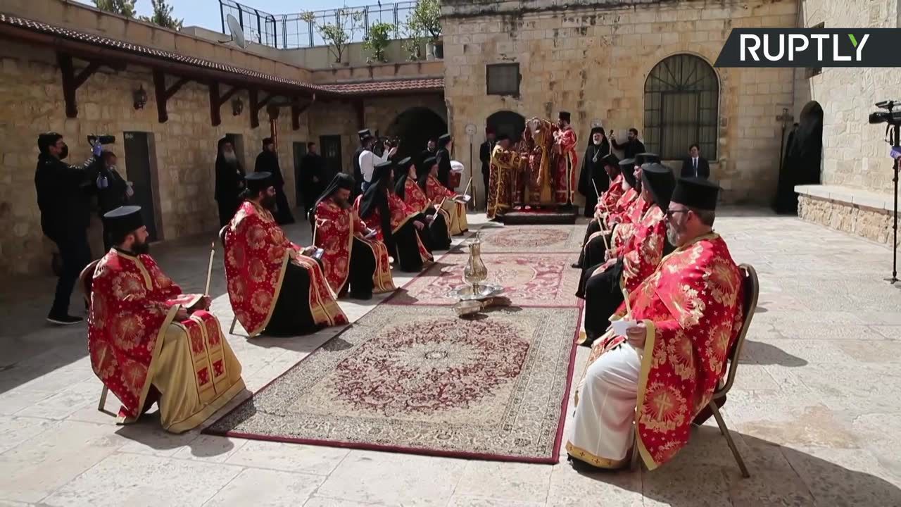 Przygotowania do Wielkanocy u wyznawców prawosławia. Ceremonia w Jerozolimie z zachowaniem środków ostrożności