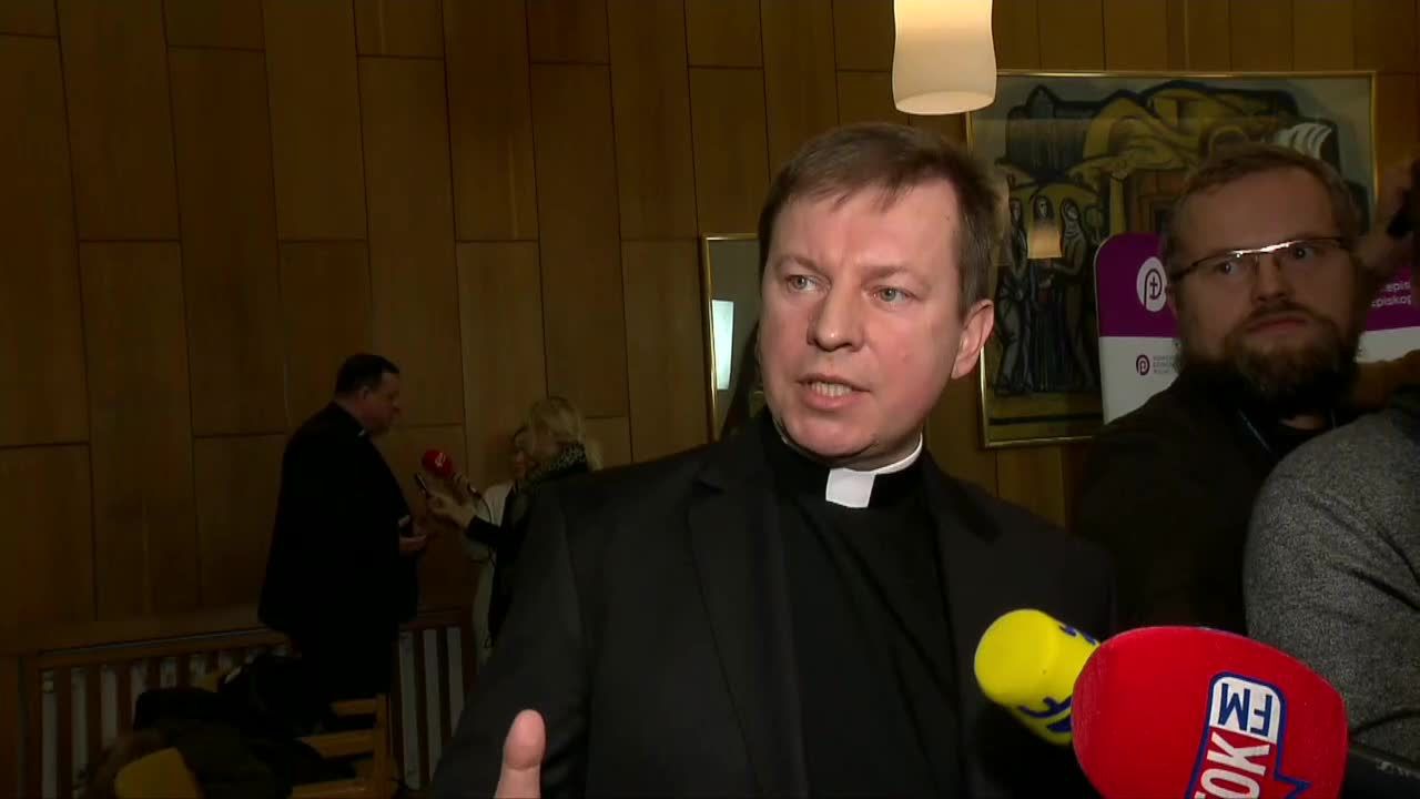 Krakowski biskup oskarżony o molestowanie nieletniej. Konferencja Episkopatu Polski wypowie się na ten temat w środę