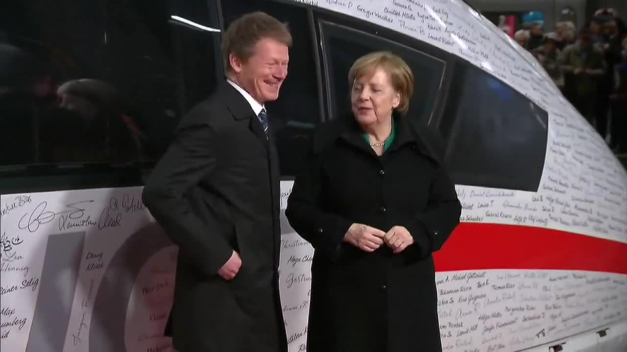 Z Monachium do Berlina w cztery godziny. A. Merkel pasażerką w inauguracyjnym przejeździe pociągu dużych prędkości