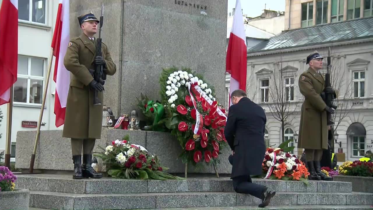 Prezydent złożył kwiaty pod pomnikami Witosa i Piłsudskiego