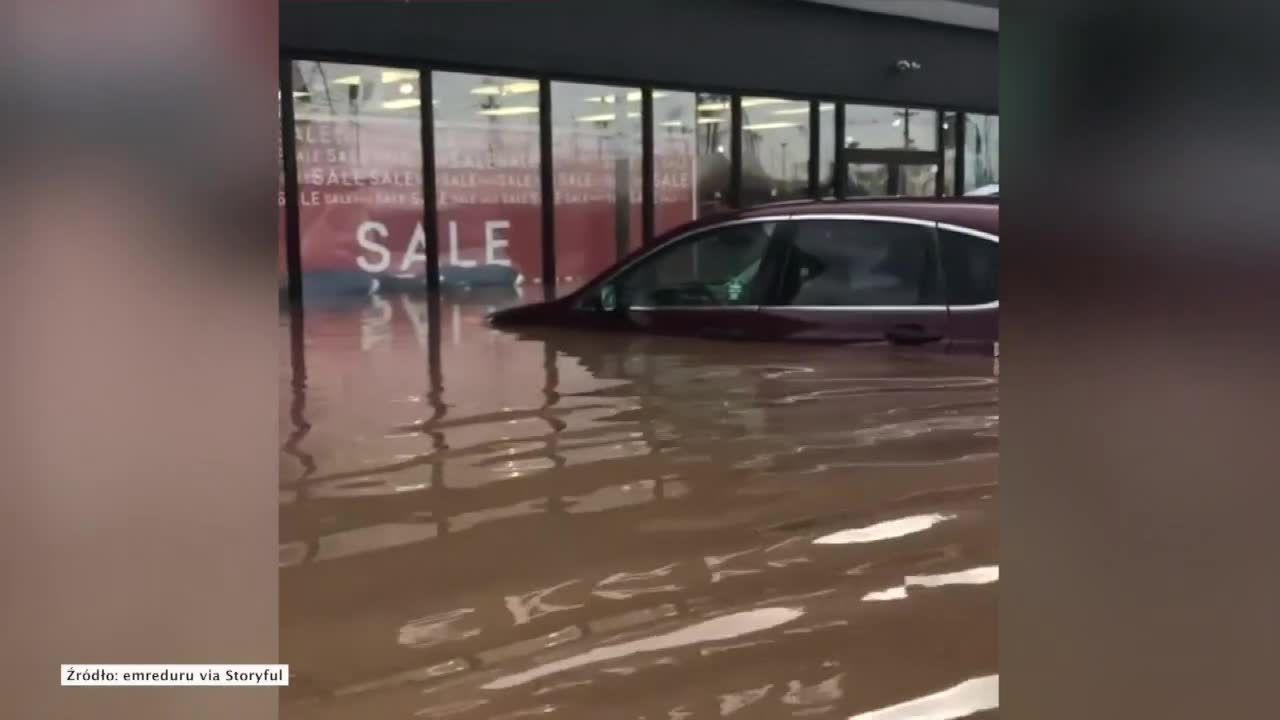 Zalane dziesiątki samochodów i sklepów. Powódź w New Jersey