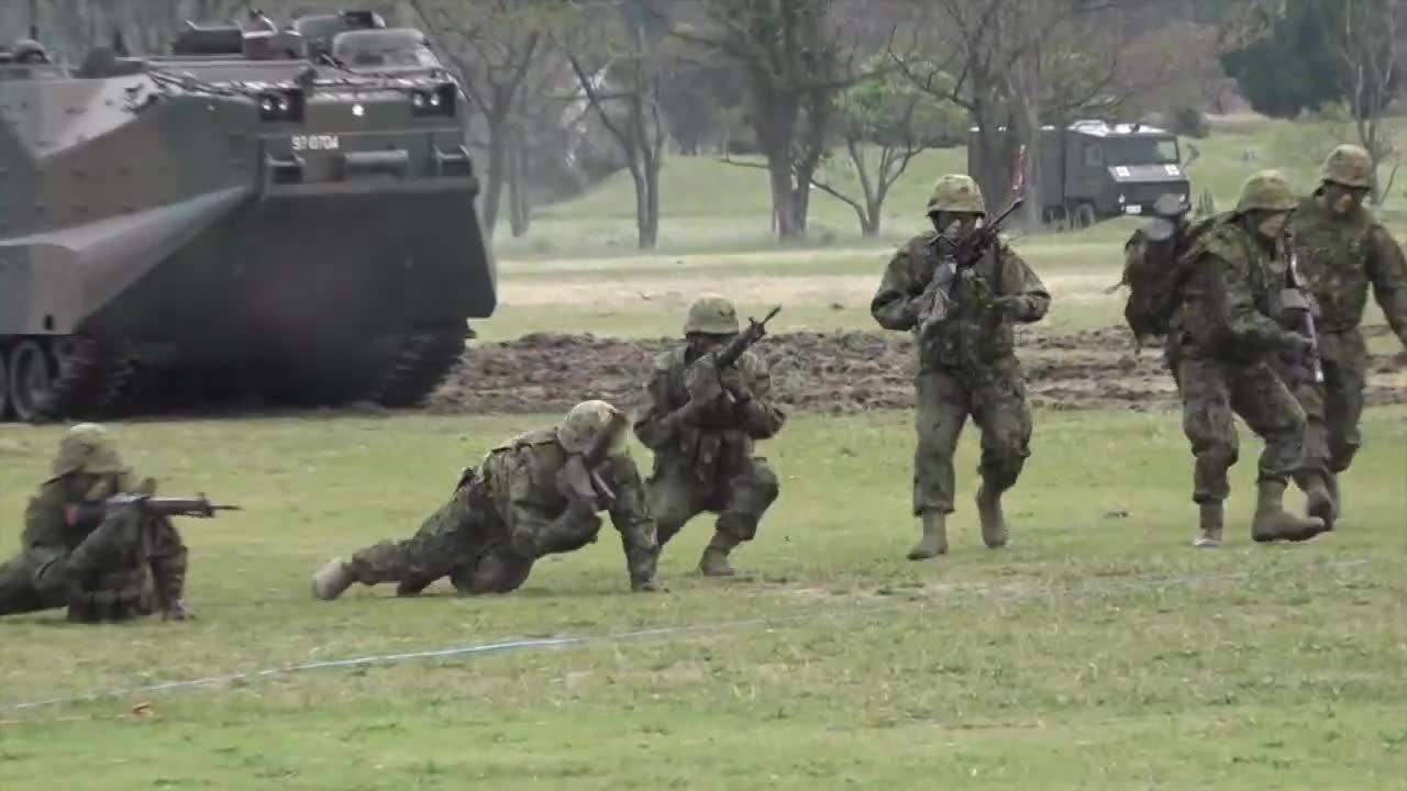 Pierwsza taka brygada w Japońskiej armii od zakończenia II Wojny Światowej. Duże ćwiczenia z udziałem śmigłowców i amfibii