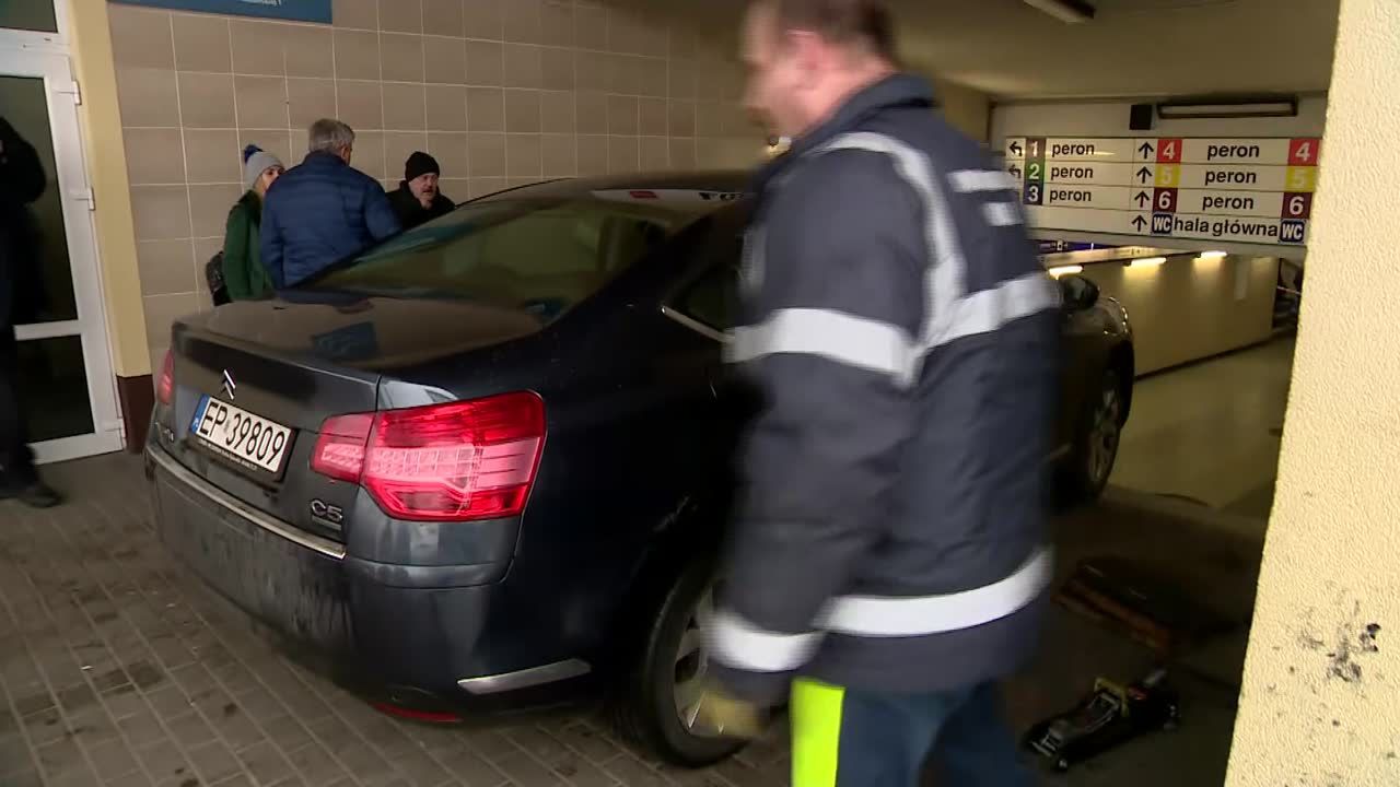 Kierowca pomylił przejście podziemne z parkingiem.