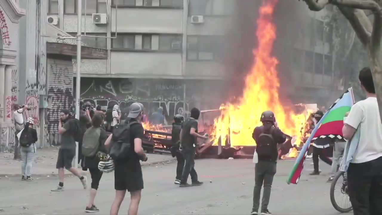 Chaos w Chile. Protestujący ograbili kościół w Santiago